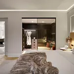 Vogue Hotel Montreal Downtown, Curio Collection By Hilton