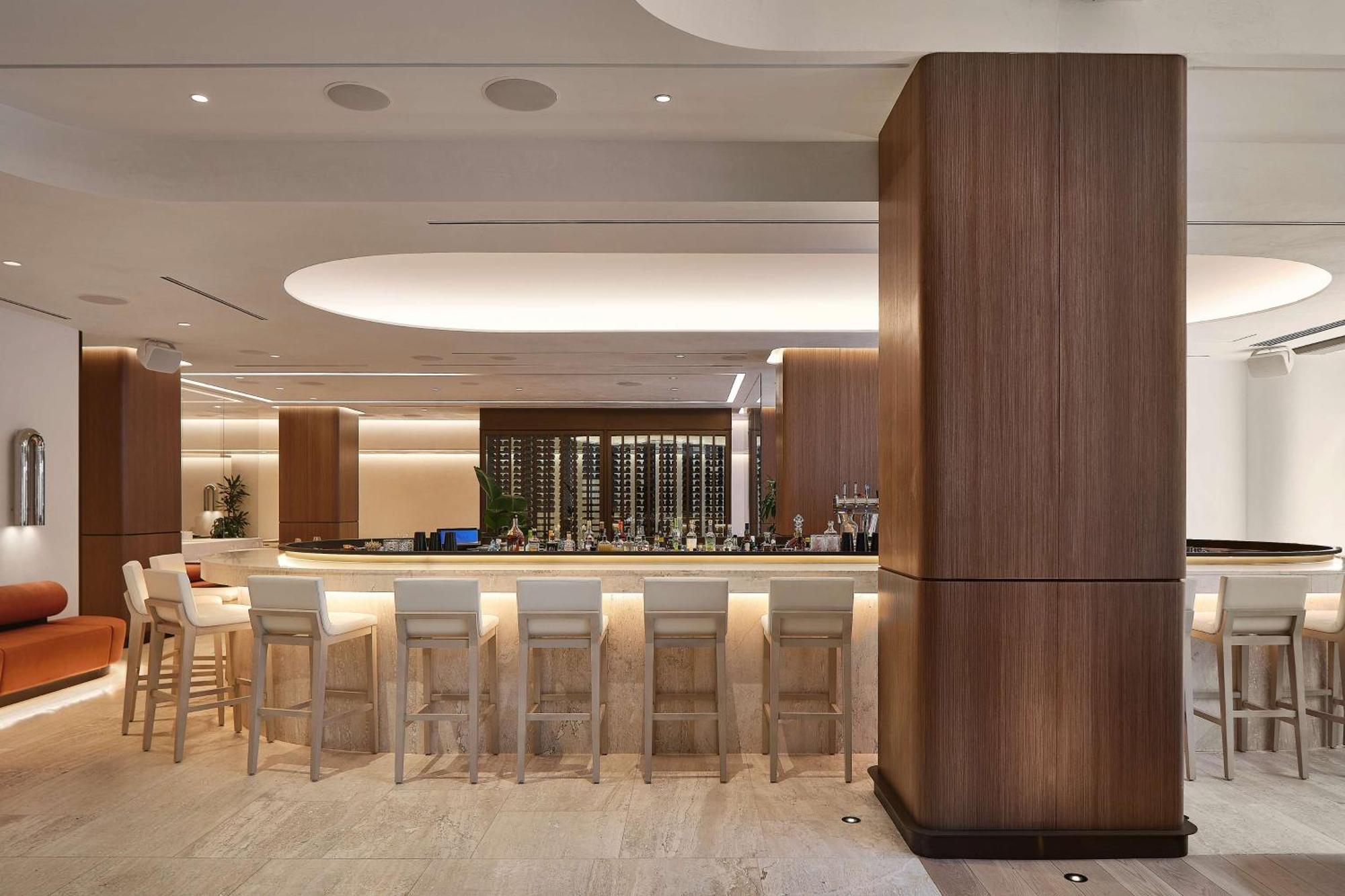 Hotel Vogue Downtown, Curio Collection By Hilton 5*