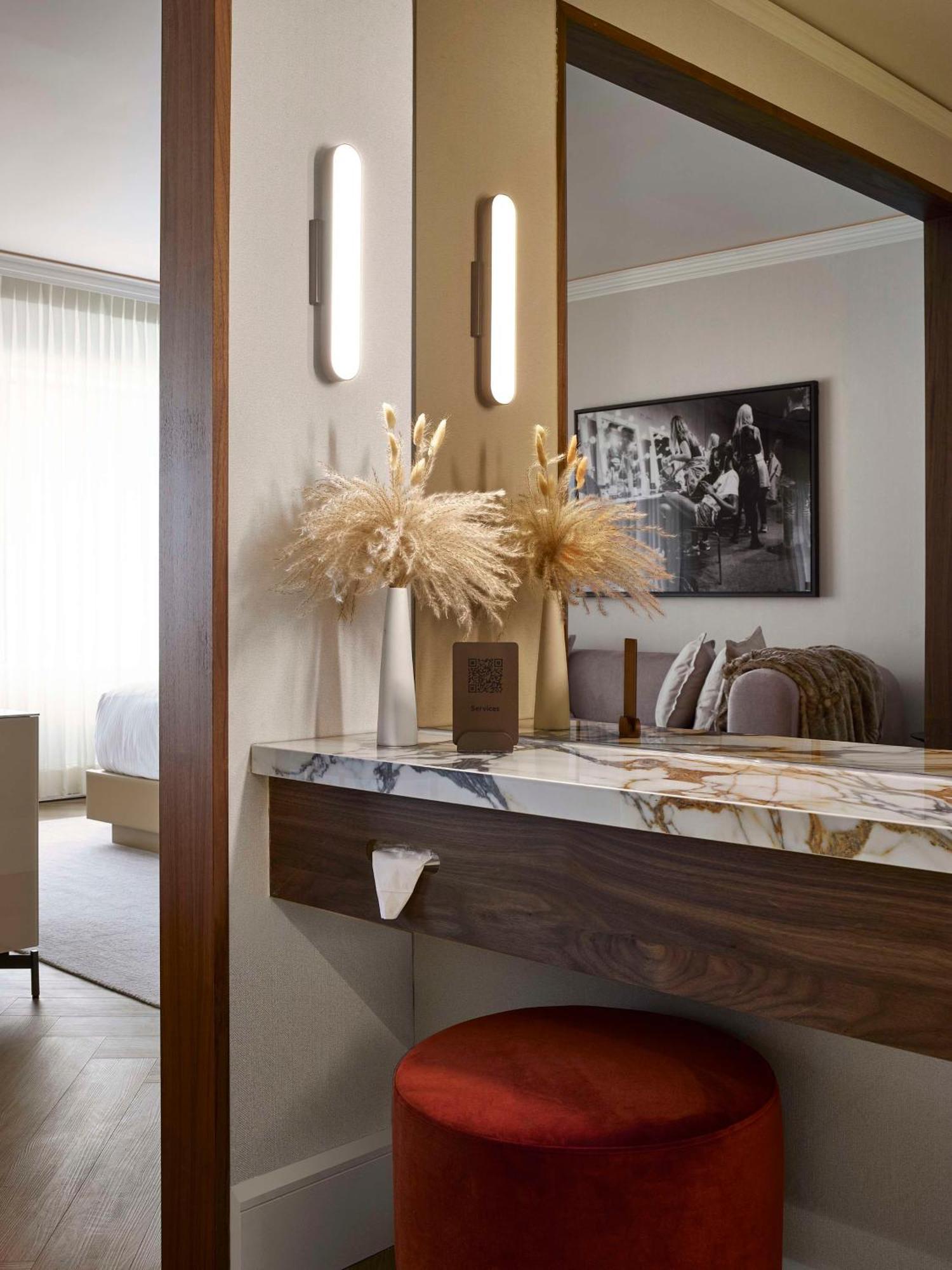 Vogue Downtown, Curio Collection By Hilton 5* Montreal