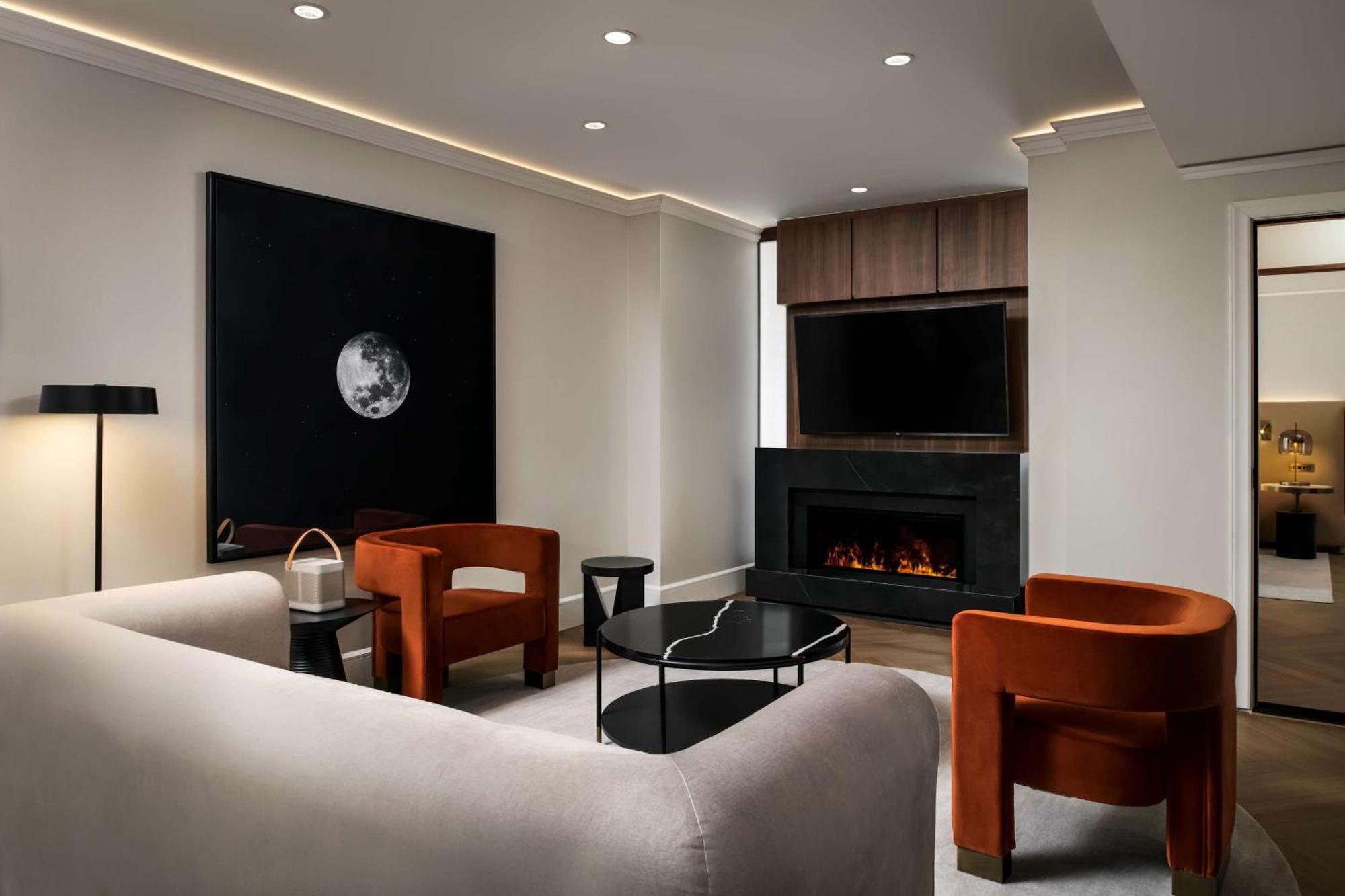 Hotel Vogue Downtown, Curio Collection By Hilton 5*